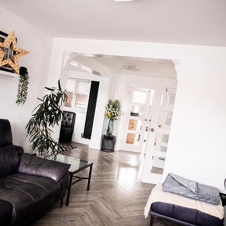 Inviting 3-Bed House In Manchester Bagian luar foto